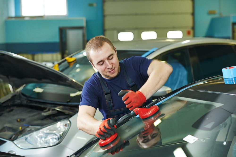 Auto Glass Repair and Replacement Service