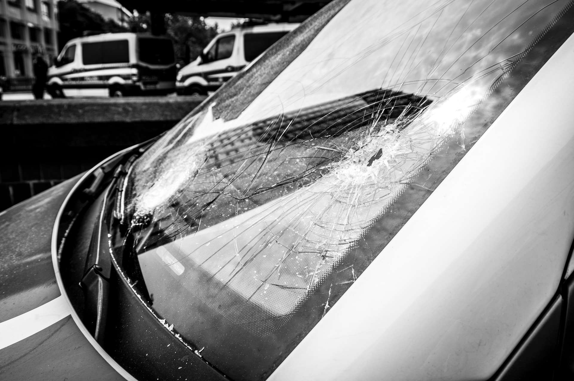 The Dos and Don'ts of Auto Glass Repair Avoid These Common Mistakes